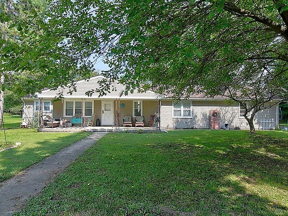 2nd image of 7766 Lyn Dr
