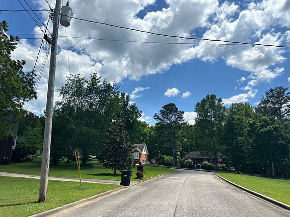 4th image of 7811 Water Oak Cir