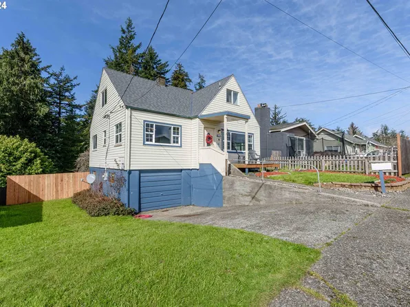 2636 Liberty St, North Bend, OR 97459