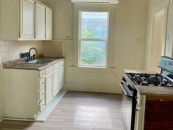 4th image of 130 Klein St