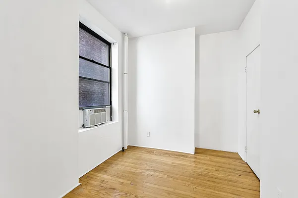 Rented by Aryeh Realty | media 16