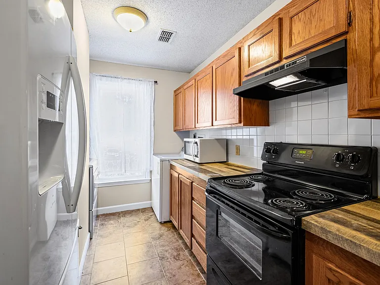5918 King Charles Ct — Photo 17