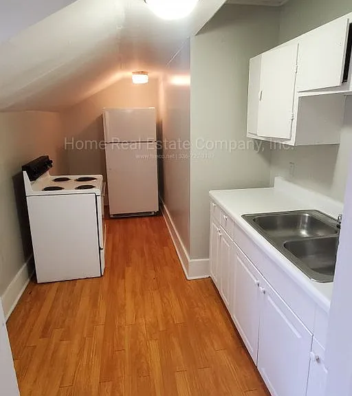 412 W 1st St #B — Photo 6