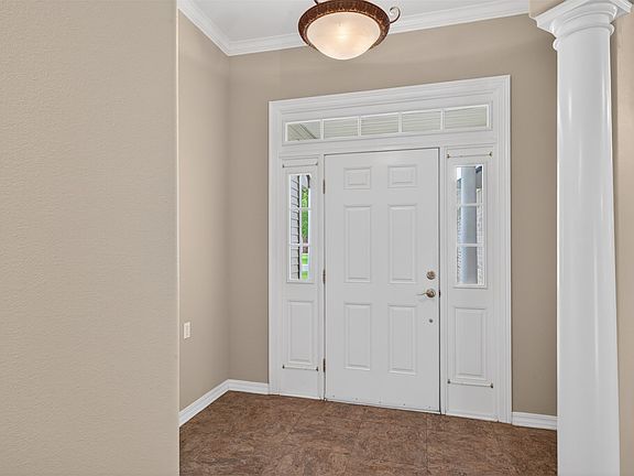 3rd image of 116 Willow Lake Blvd