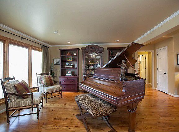 Breathtaking living room with amazing view