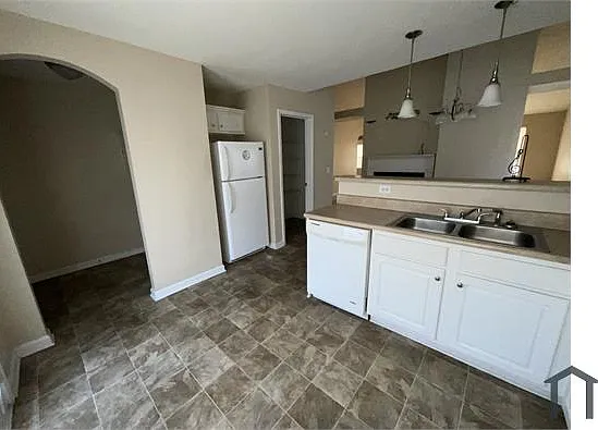 407 Fairlawn Dr