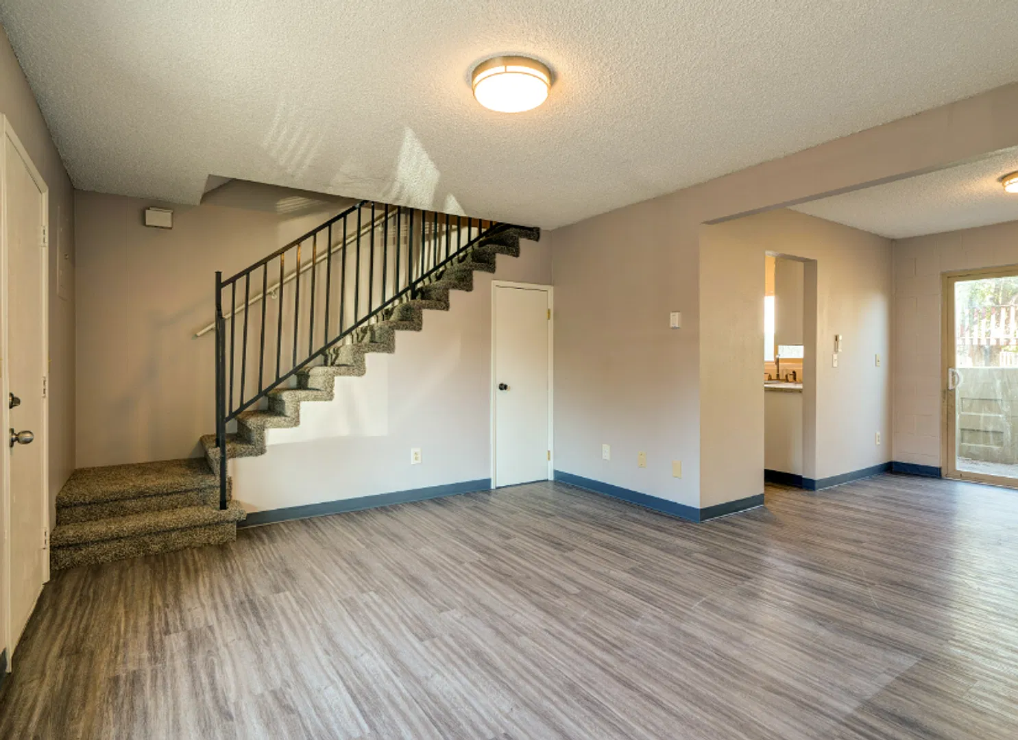 Rio Vista Townhomes — Photo 3