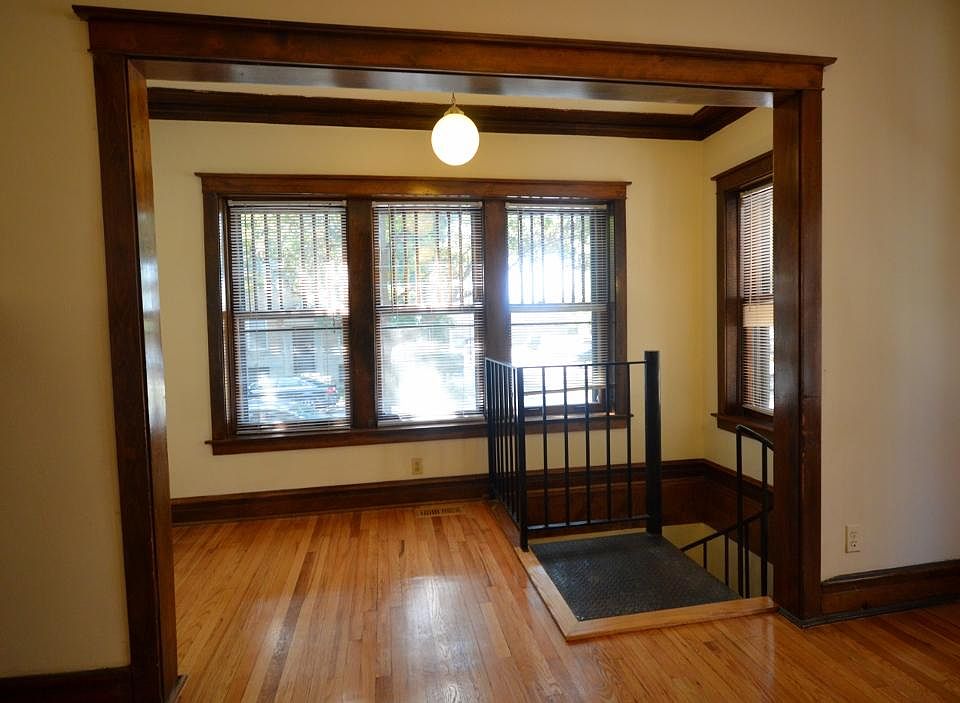 1st image of 1342 W Waveland Ave #1