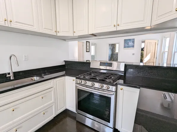 154 Brightman St #3, Fall River, MA 02720