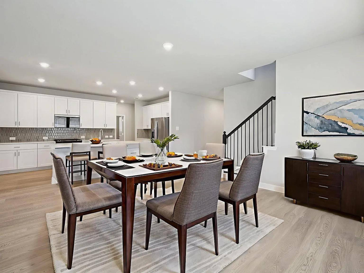 5 bed, 3627 sqft, $3,295 — Photo 3