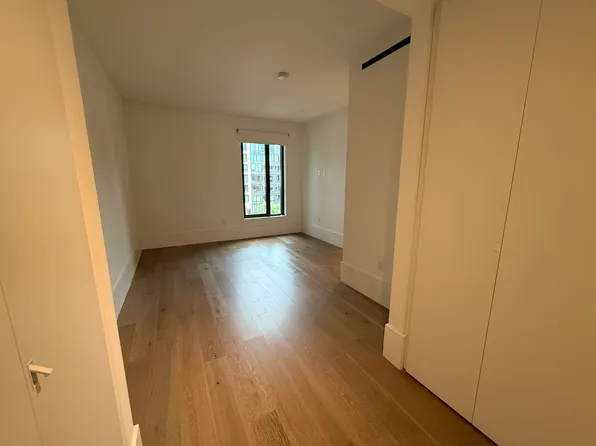 429 Kent Avenue image 6 of 7