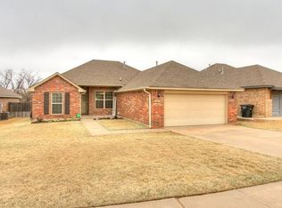 1917 Evans Ct, Moore, OK 73160