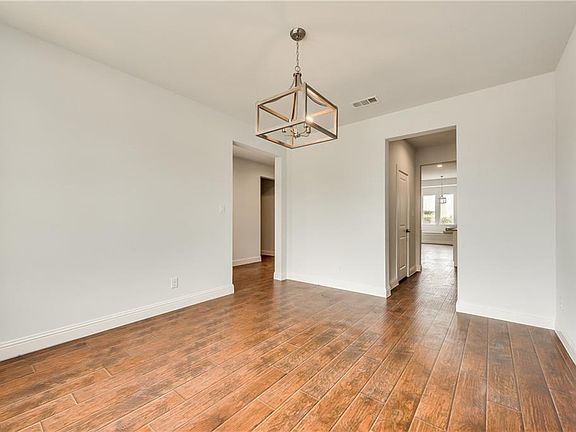 4th image of 7210 Lynn Dr