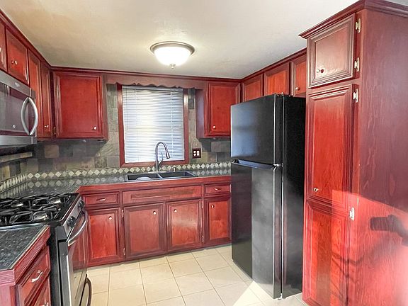 3rd image of 2209 Skokie Dr