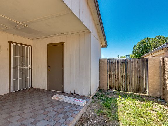 3rd image of 5019 W Wilshire Dr