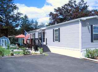 115 Linden Tree Ln, Danbury, CT 06811