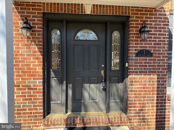 4th image of 1 Nob Hill Rd