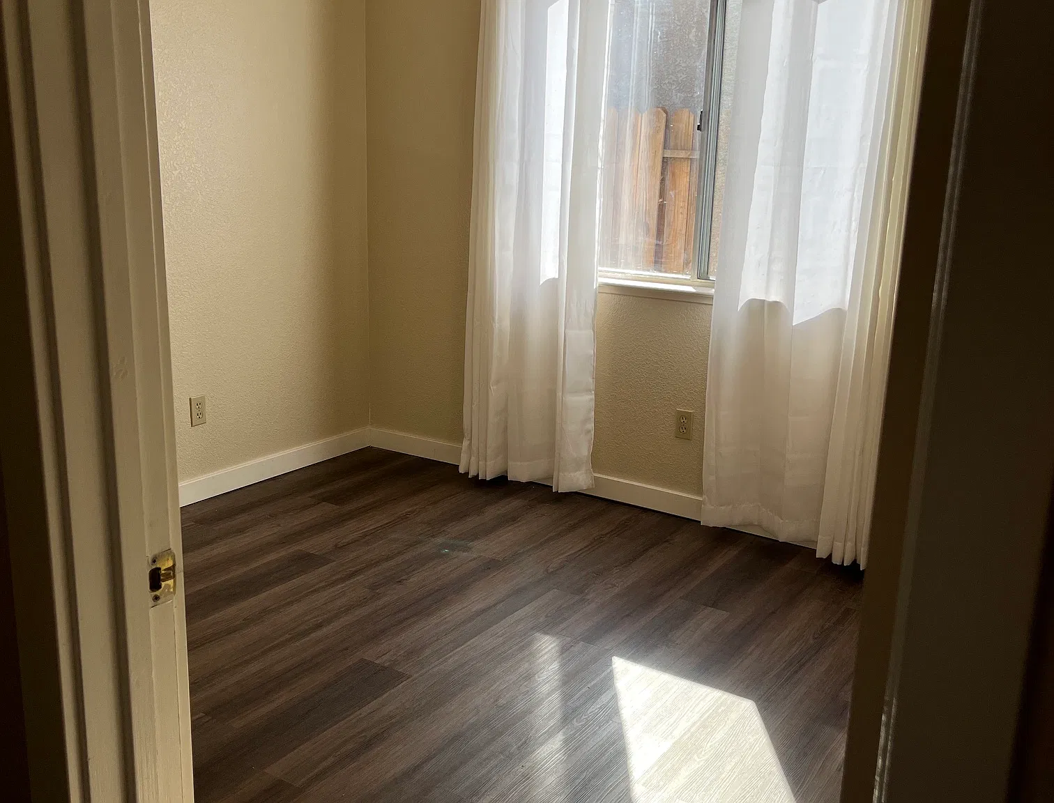 3 bed, 1101 sqft, $2,400 — Photo 4