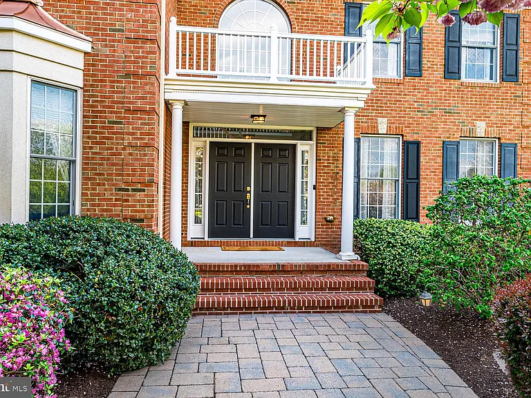 5 Erin Ct — Photo 3