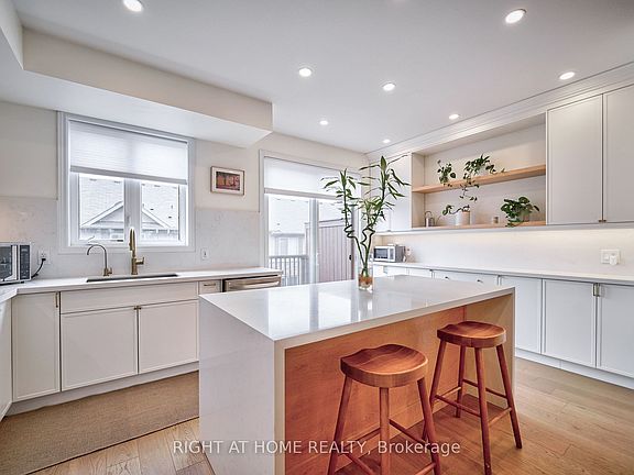 2nd image of 422 Belcourt Cmn