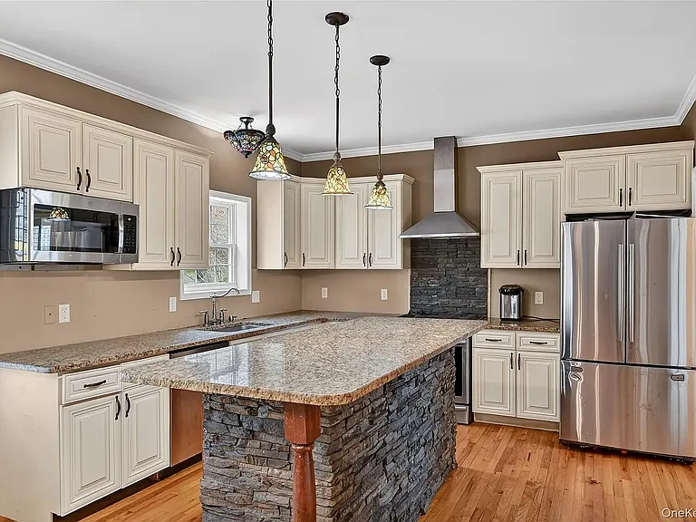 1071 Craigville Rd — Photo 11