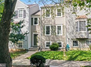 2366 Hunters Square Ct, Reston, VA 20191