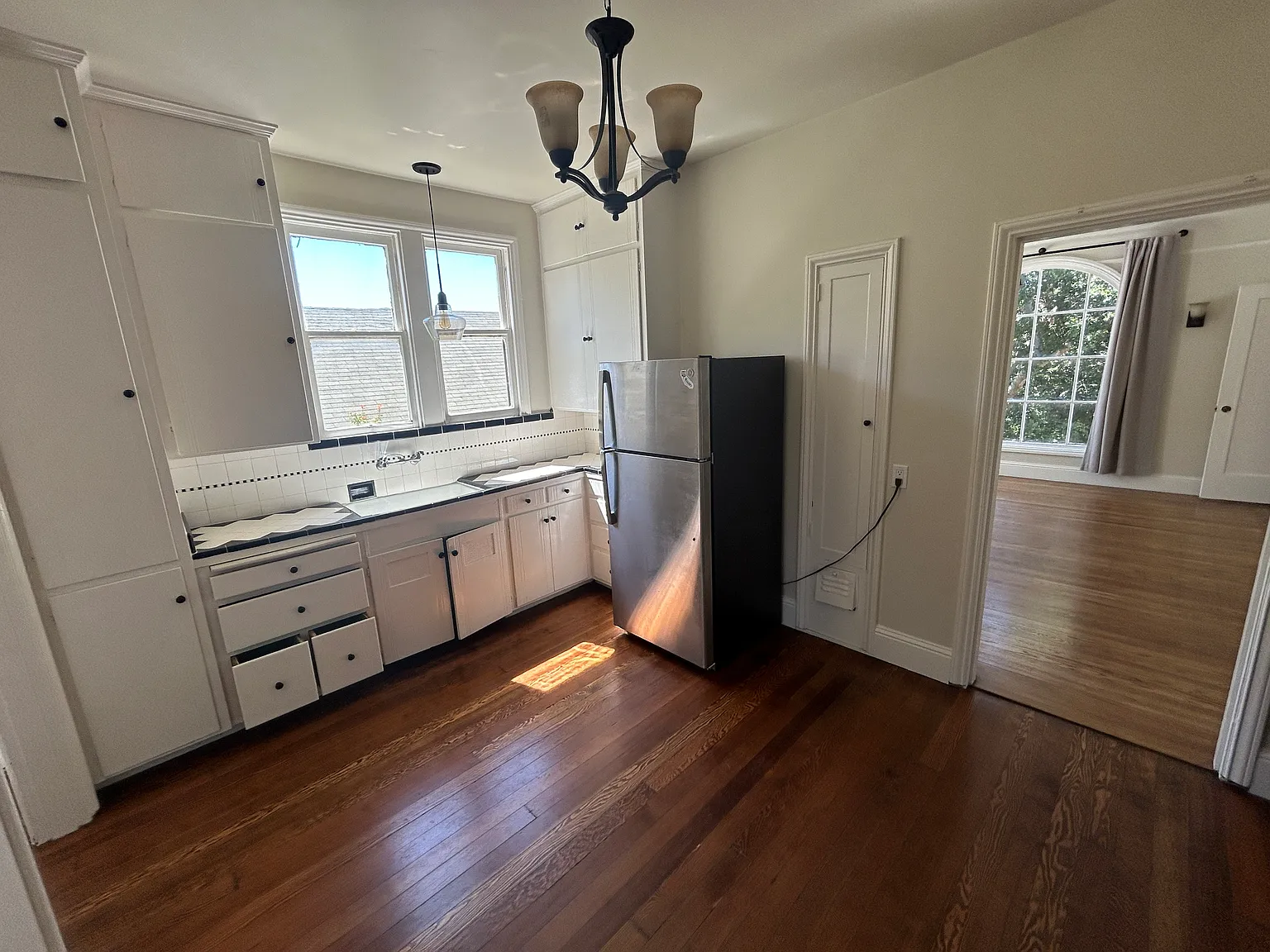 1 bed, 700 sqft, $1,650 — Photo 2