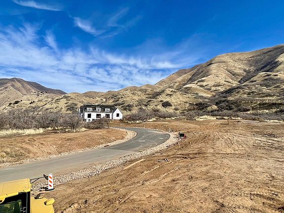 4th image of 2056 E Maple Hills Ln