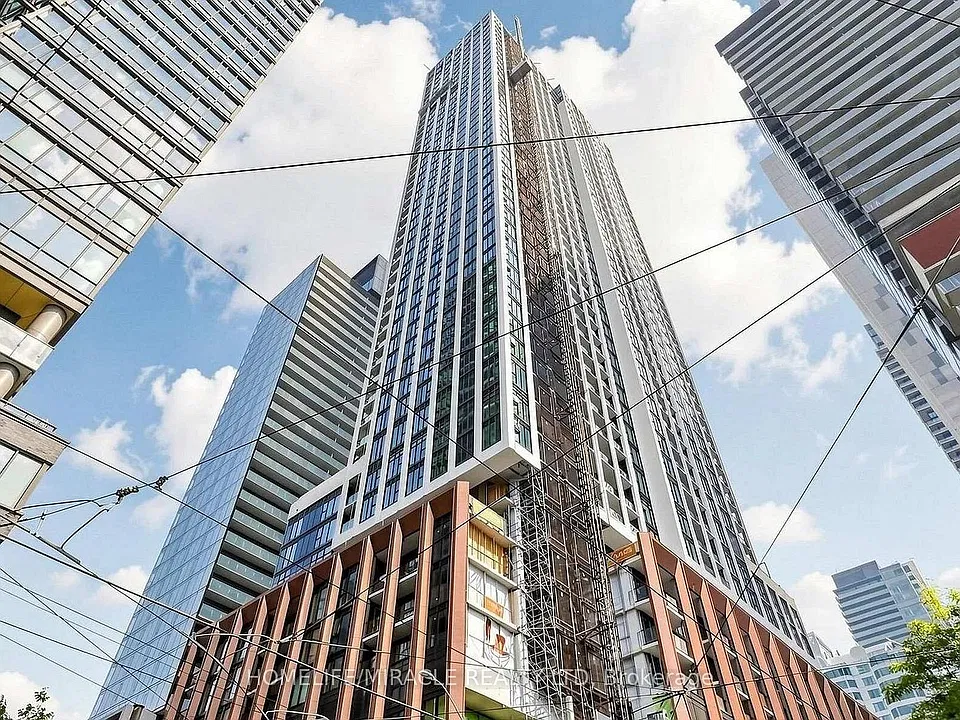 400 King St W #2928