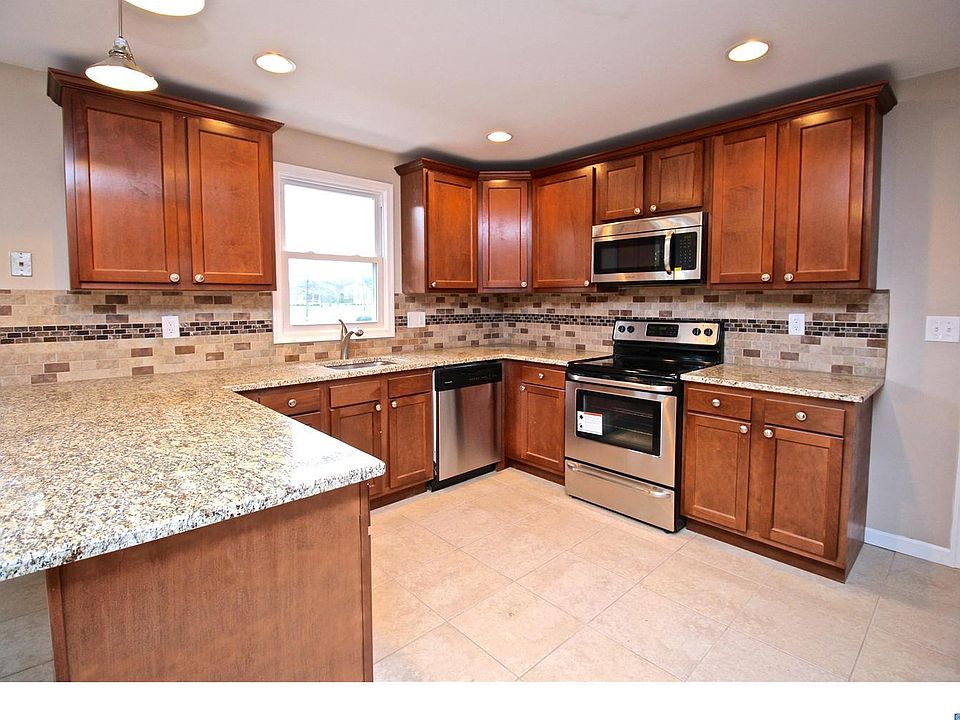 1st image of 405 Weston Dr