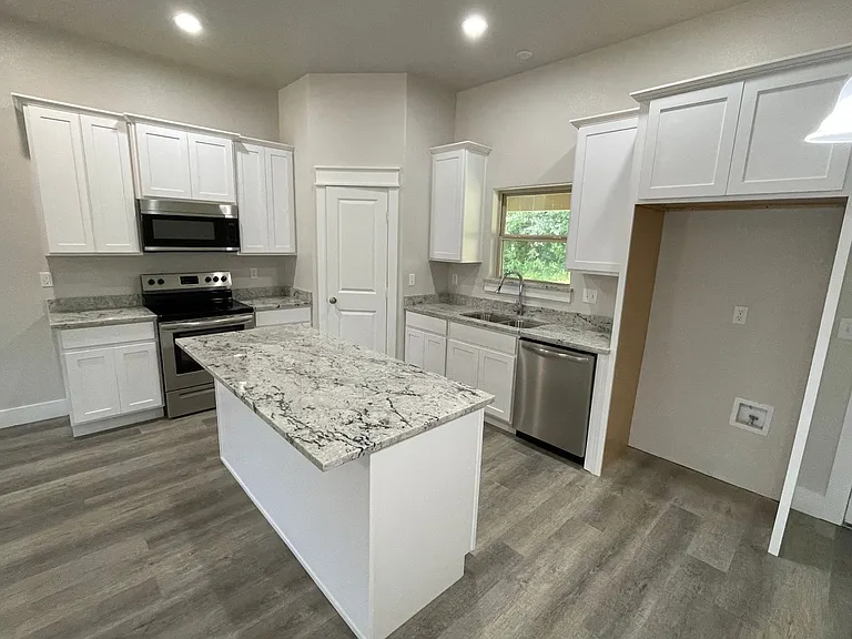 122 Watch Hill Dr — Photo 8