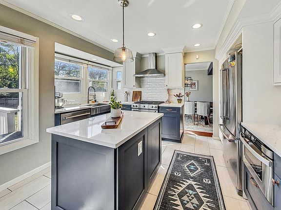 3rd image of 519 Aspen Dr