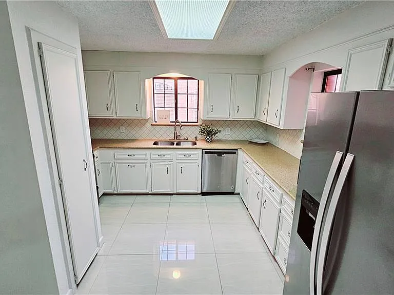 705 Kerry Ln — Photo 21