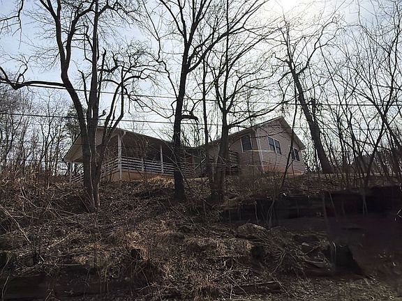 5th image of 856 Chestnut St