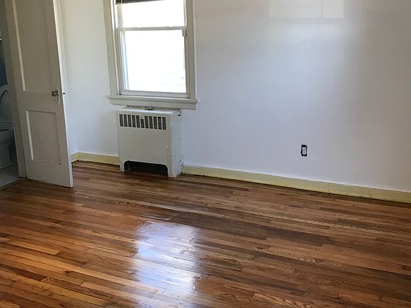 Bedroom with 1/2 bath