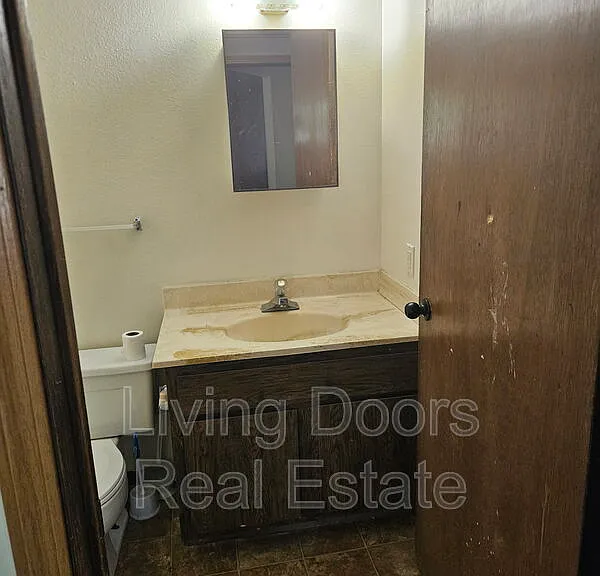 210 N Phillips Ave #8 — Photo 10