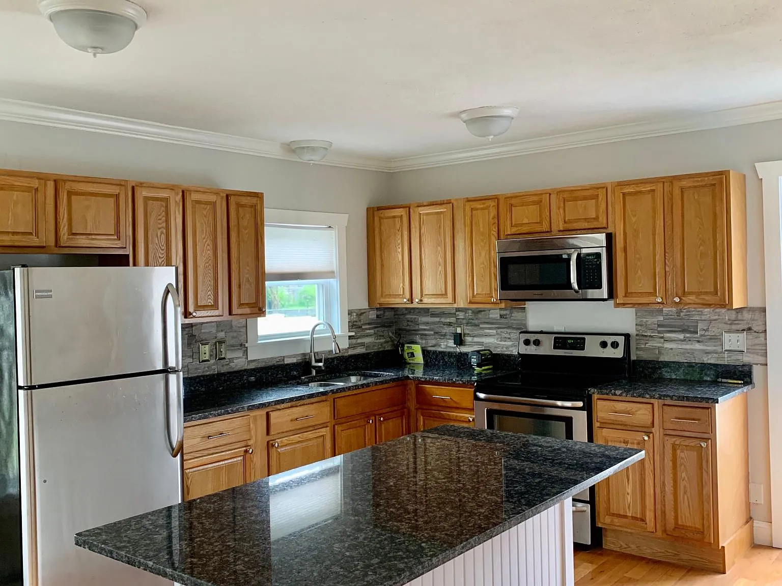 4 bed, 1400 sqft, $3,700 — Photo 2