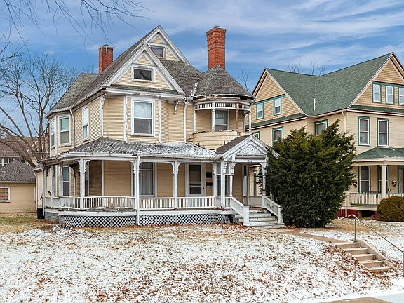 2nd image of 1934 Grand Ave