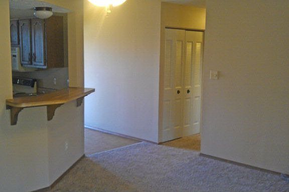 3rd image of 4334 N Landsdowne