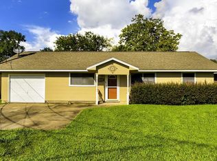 5458 Lincoln Ave, Groves, TX 77619