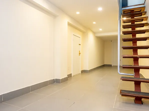 757 Hart Street image 12 of 13