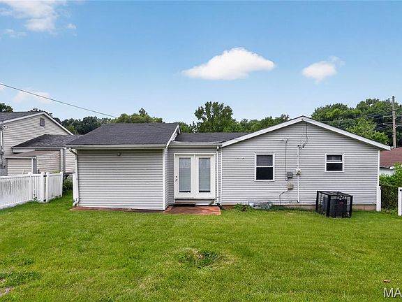 5th image of 2583 Robley Dr