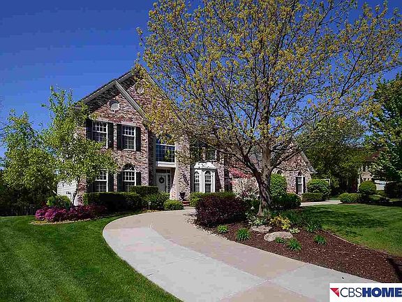 2nd image of 616 N 164th St