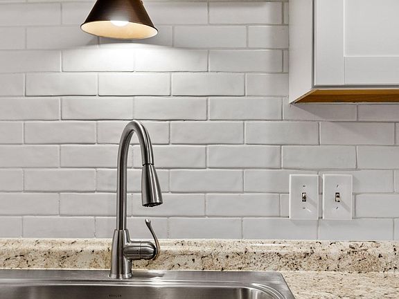 4th image of 215 Oakview Dr #6
