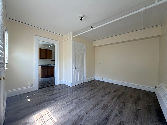 4th image of 149 Strathmore Rd #6