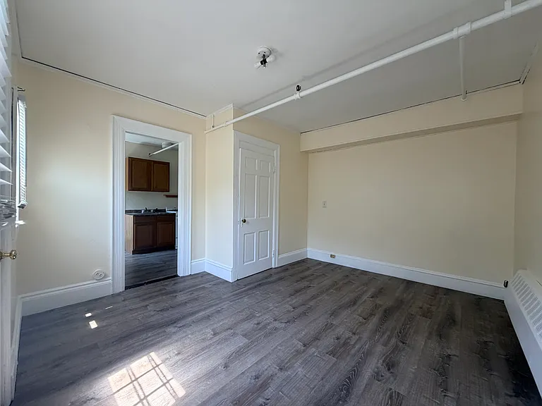 149 Strathmore Rd #6 — Photo 4