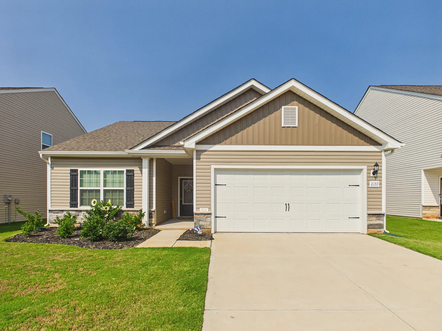3 bed, 1317 sqft, $2,200 — Photo 1