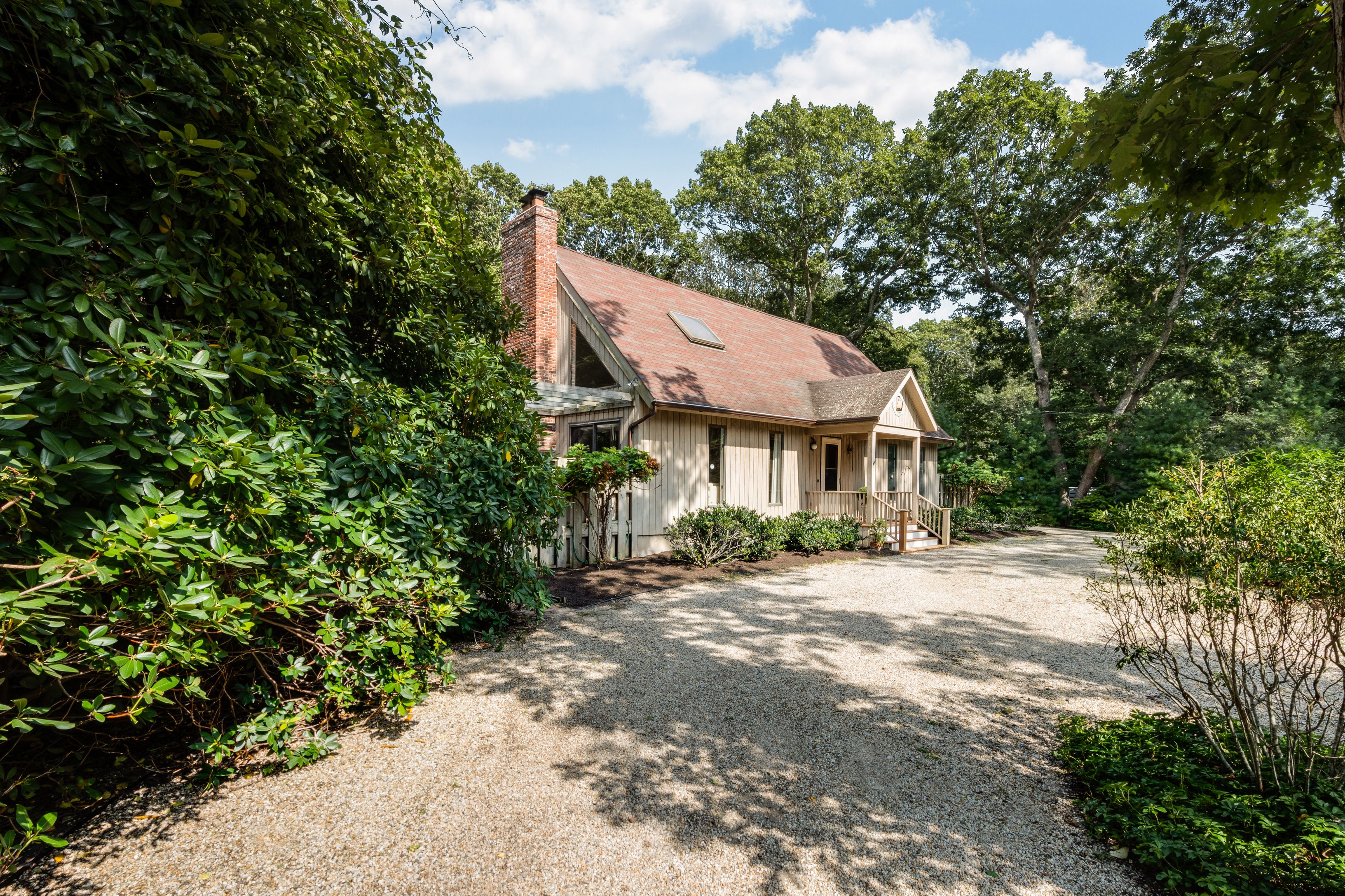 63 Manor Ln N in East Hampton Out East