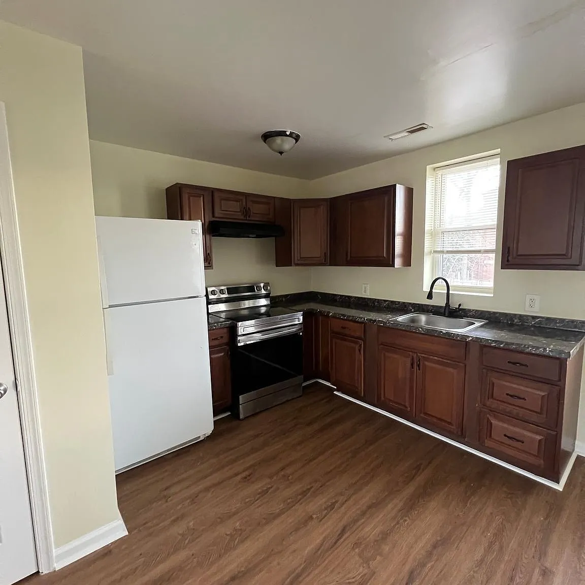 1 bed, 17856 sqft, $1,200 — Photo 4