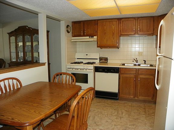 5th image of 4009 W 93rd Pl APT 2F